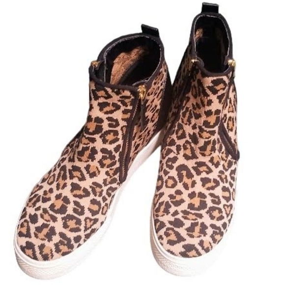 Steve Madden Shoes Euc Steve Madden Leopard Print High Top Sneakers